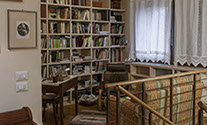 Libreria sottofinestra - mobili antichi