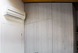 cabina armadio laminato sottotetto pouf